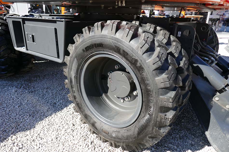 Westlake EL08 as Doosan’s OE Tire at Hillhead Show 2022